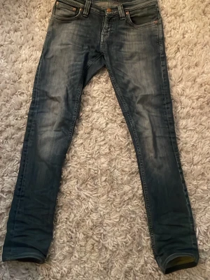 Nudie jeans - Tja. Säljer dessa nudie jeans strl 25-30. Skriv vid minsta lilla fundering 