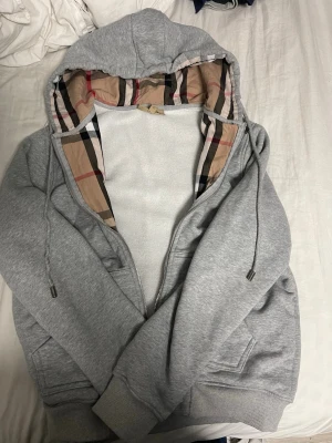 Burberry Zip Hoodie - fin burberry hoodie, st M 