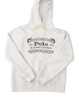 Grå hoodie från Polo Ralph Lauren - Säljer nu min Ralph Lauren hoodie. Perfekt nu till våren eller till kallare sommarkvällar! Den är i storleken L men den är en M. Den har använts men den är som ny. Hör av dig om det finns frågor!😊