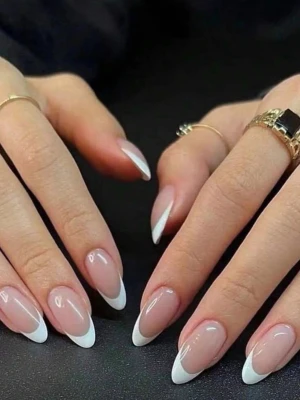 24st franska lösnaglar, almond - ✨✨24st franska lösnaglar i almondform • Helt nya, oöppnade och använda • Skonsam häfttejp medföljer  🚚Snabb leverans 1-3 arbetsdagar