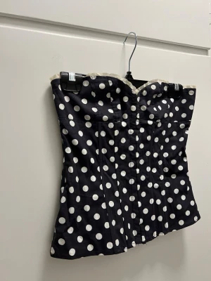 Zara - Korsett med prickar och spetskant🖤s/m🖤Äldre collektion 