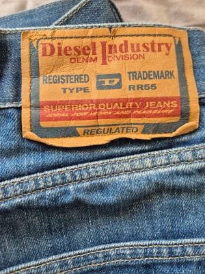 Blå jeans från Diesel Industry - Passa inte mig men i bra skick i övrigt 100% cotton mycket skön känsla på jeansen
