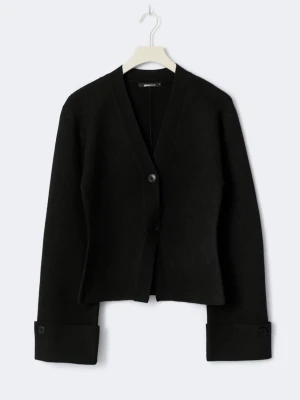 Gina tricot tröja - knitted sculptured cardigan från Gina tricot i storlek xs. Nyttskick