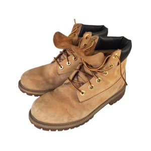 Beiga/ bruna Timberland kängor/ skor - Timberland kängor i helt ok skick