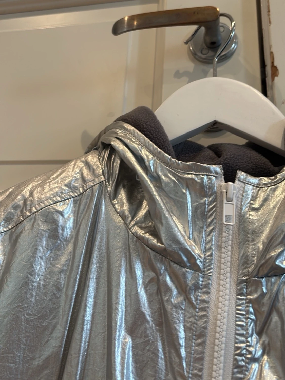 Metallic silver vindjacka med huva - 2