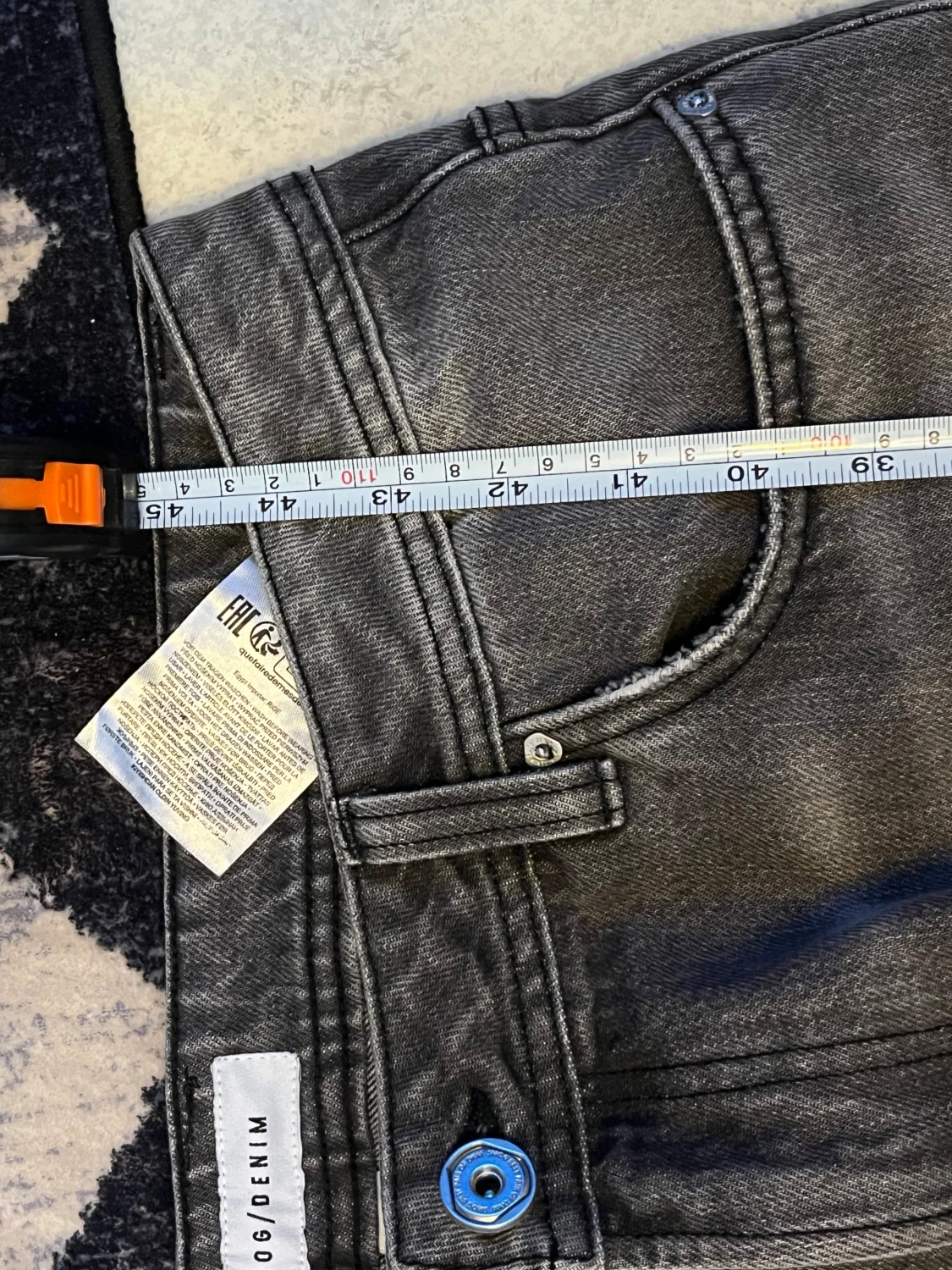 Svarta raka jeans från SMOG/DENIM - 4