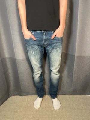 Replay anbass jeans - Tja!| Säljer detta paret feta jeans från Replay!| Modell:Anbass!| Kontakta mig vid minsta fråga!| Pris alltid diskuterbart!| //Nils