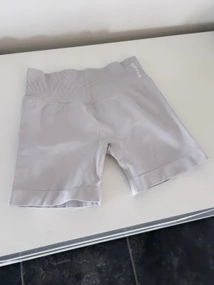 DFYNE IMPACT SHORTS - Impact shorts, ljusgråa, stl xs. Som nya knappast använda. Kan hämtas nära Malmö ☺️
