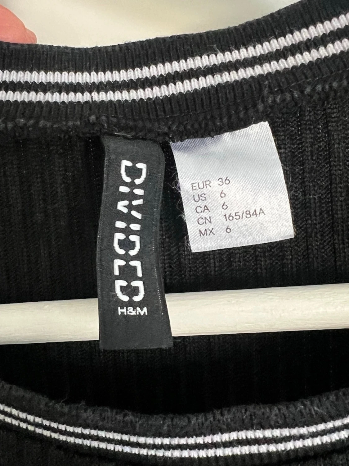 Svart ribbad kortklänning H&M - 2