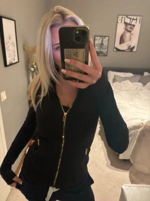 Lululemon Define Jacket - Säljer åt min vän då hon köpte fel modell ☺️ Den är använd 1 gång och jag skickar den samma dag som den köps!