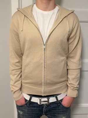 Ryvls hoodie💥 - Säljer en riktigt stilren ryvls hoodie!! Ryvls är kidsbrandstores🛍️ egna varumärke ifall du inte känner igen det. Tröjan har inga defekter!✅ vid fler frågor är det bara att kontakta mig💯