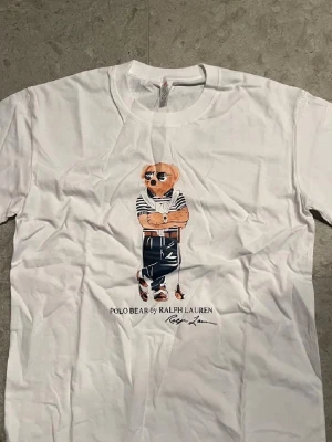 Ralph lauren T-shirt - Säljer nu den här feta Ralph Lauren T-shirten, om ni har ytterligare frågor så ställ dem gärna!