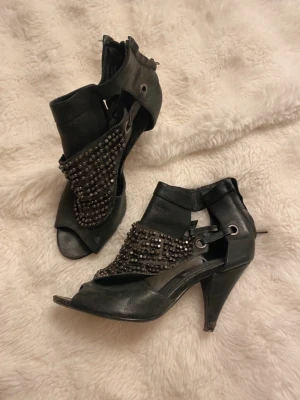 vintage friis & company stud heels 😻 - så söta y2k stil klackar med feta detaljer 🫵 definitivt fest skor