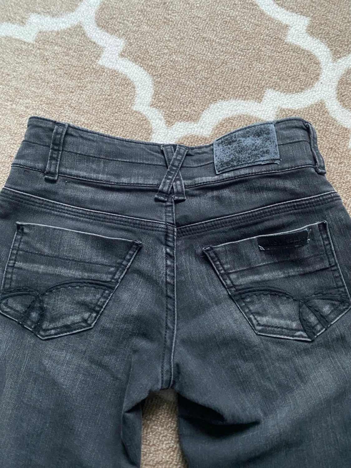 Svarta bootcut jeans från WST Jeans - 1