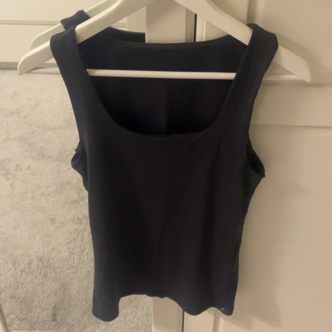 Svart enkel linnetopp