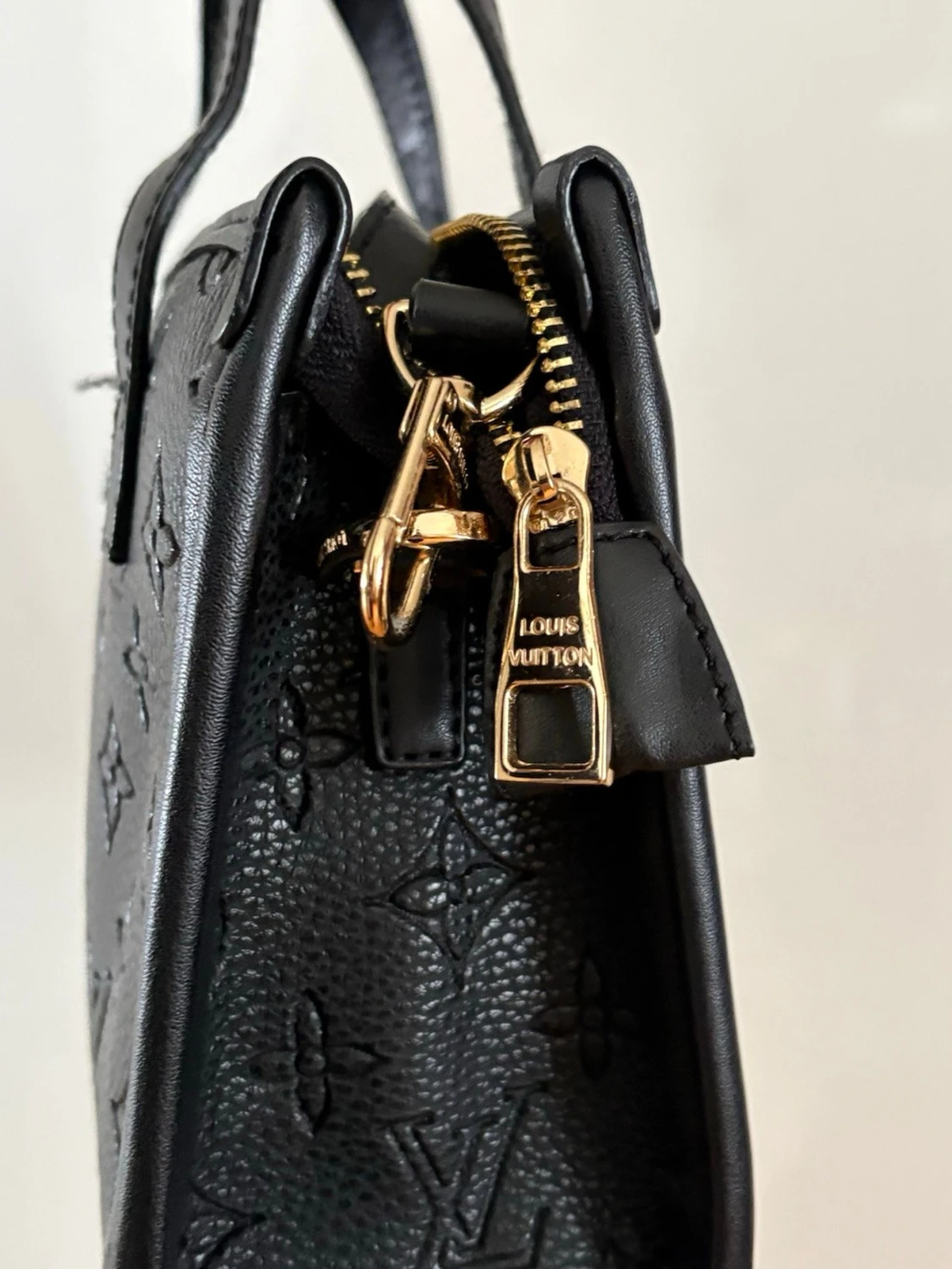 L V VÄSKA ny skick  - 2