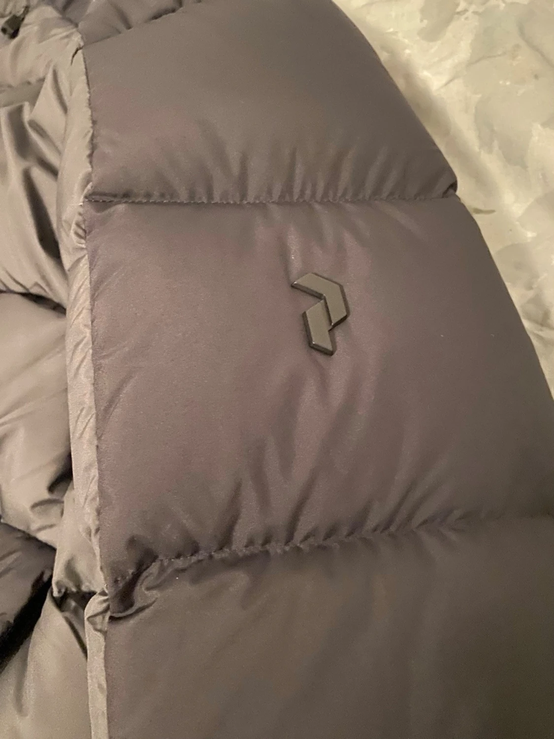 Mörkgrå Peak Performance pufferjacka - 2