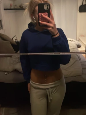 Mörkblå magtröja ifrån VILA - Mörkblå magtröja ifrån VILA ( saknar snören )