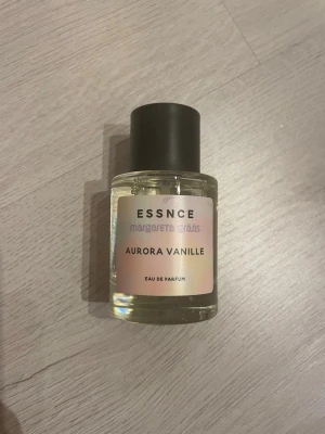Essnce parfym - Helt oanvänd Essnce parfym! Pris kan diskuteras!!!!!!! 