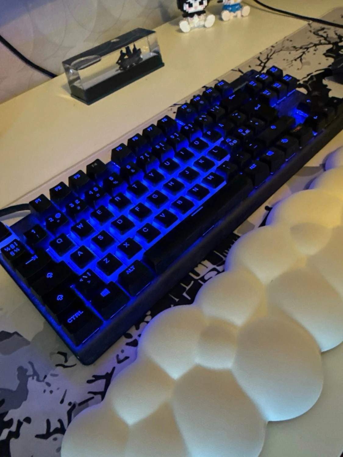 SteelSeries Apex Pro TKL gaming keyboard  - 1