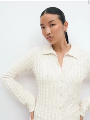 Textured shirt top - Nu säljer jag min drömlika tröja från Gina! Jag har använt den endast en gång, men tyvärr är den lite för stor runt bysten för mig. Färgen är en underbar creamvit/beige nyans, och storleken är M.