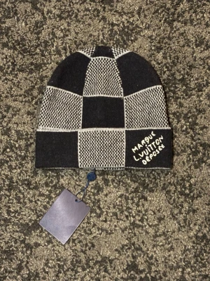 Inget märke - Fet mössa perfekt t vintern. Pris kan diskuteras.