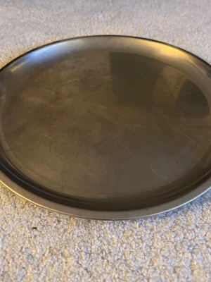 Silvrigt fat  - Silvrig fat med omkrets 35cm