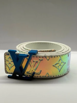 L V BÄLTE - Helt ny!! (Flerfärgad)