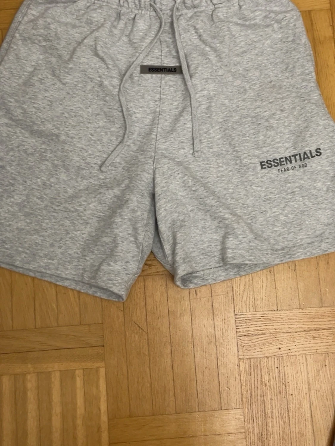 Grå shorts från Essentials Fear of God