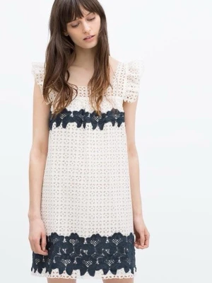 Klänning Zara - Populär klänning från Zara i mycket fint skick! Storlek M, passar även S. Möts upp i Stockholm🦢