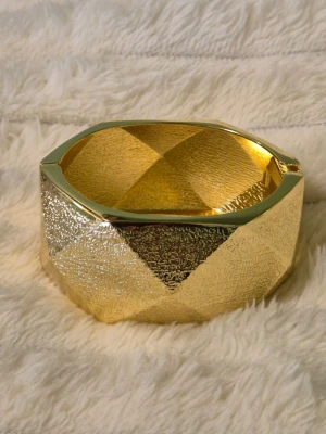 Bangle - Armband / bangle, öppningsbar och oanvänd