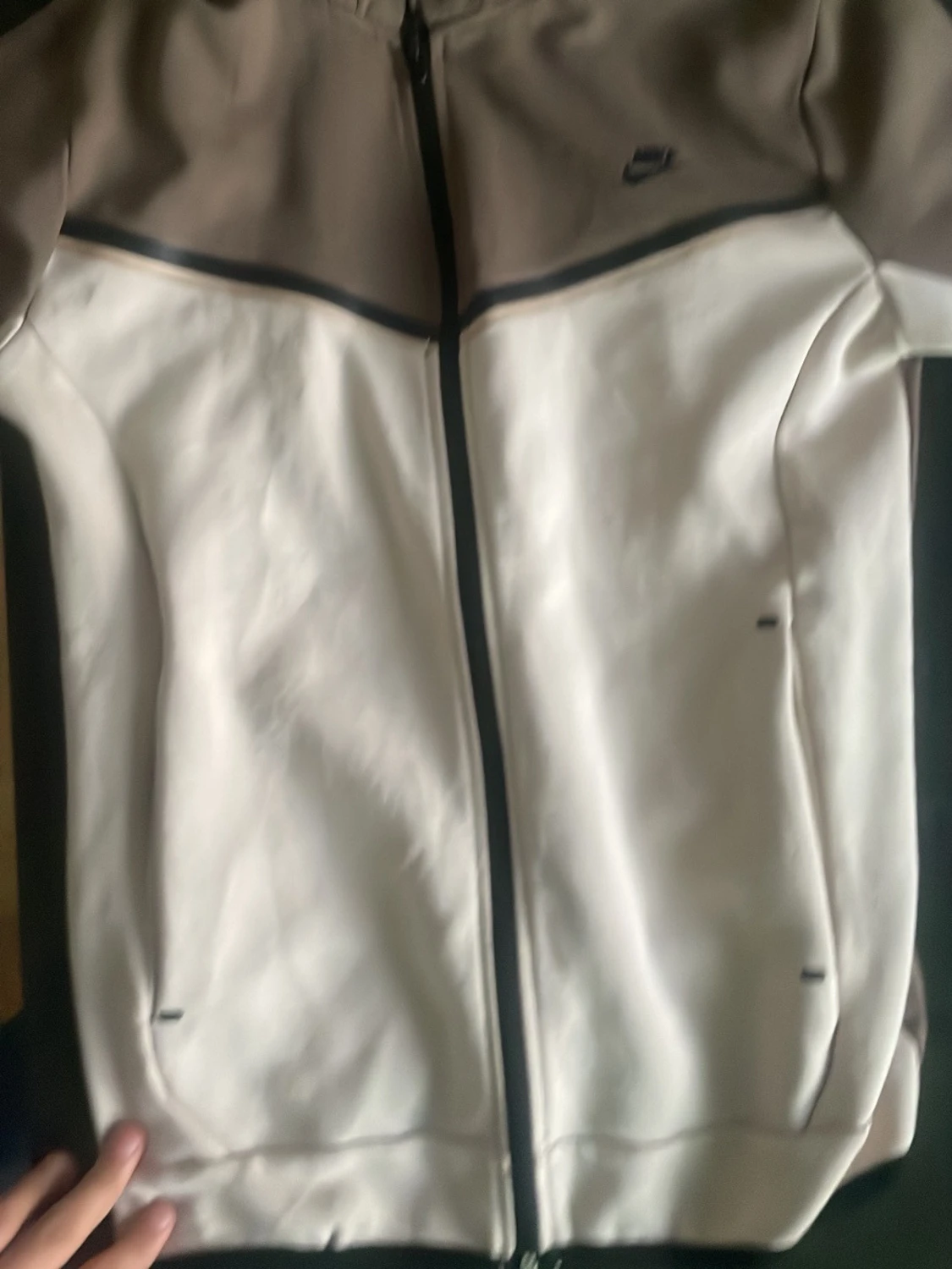 Nike beige och vit vindjacka - 1