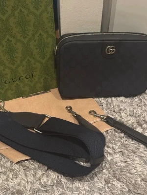 Väska GG - Fint skick skriv för flera bilder!