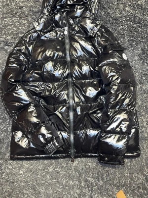 Moncler maya - Moncler jacka i bra skick! Storlek 4 som en L/xl