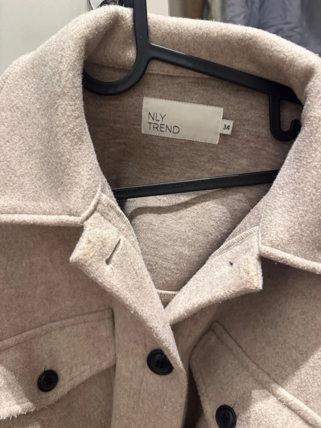 Beige jacka från NLY Trend - 2