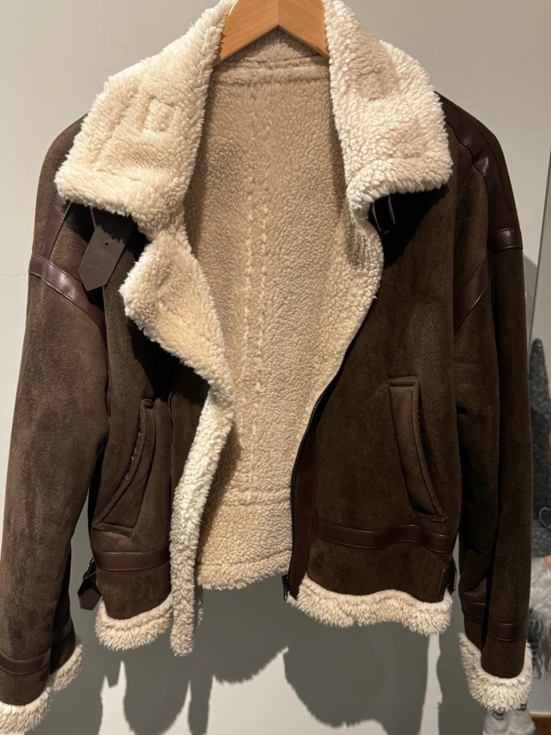 Brun teddyjacka med fuskpäls