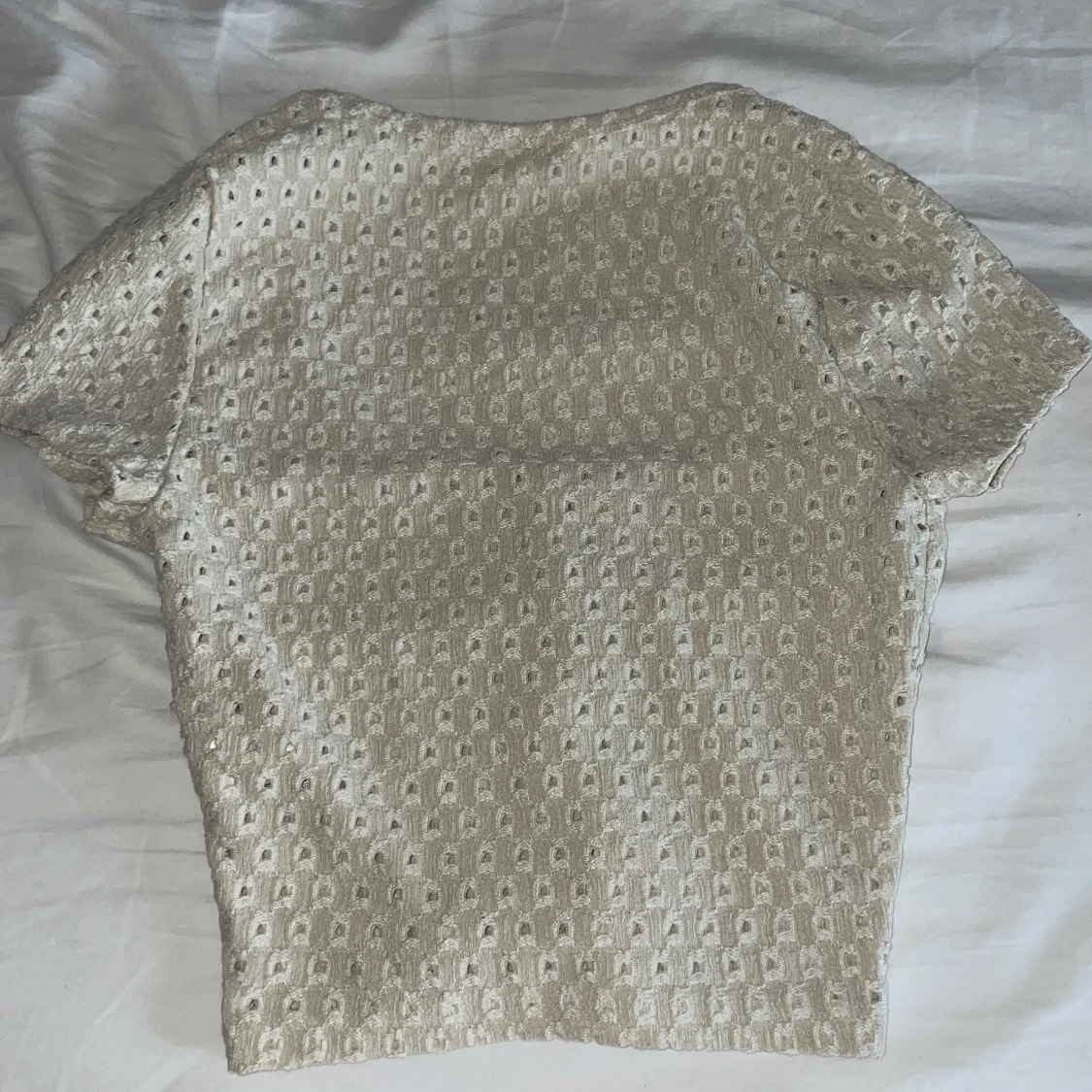 Beige kortärmad blus med knappar - 1