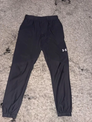 Under armour set - Nya oanvända!! STORLEK M köpte för 2400kr om ni har nått att byta skriv.