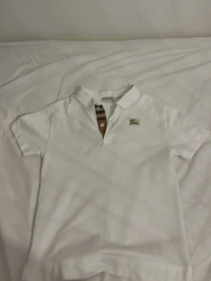 Äkta burberry pike nypris 3500+ Kvitto finns! - Burberry pike som är nästan ny har används ett par gånger.