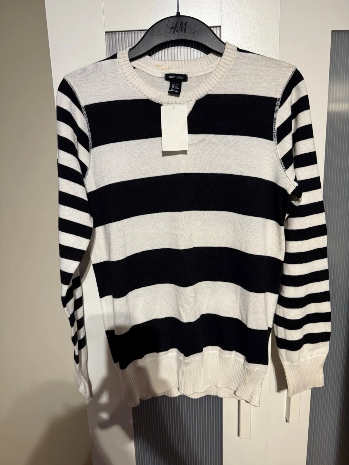 Randig svartvit tröja från H&M Young