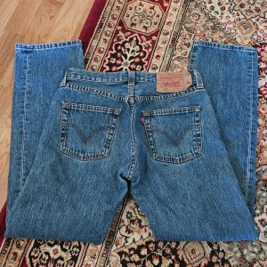 Vintage 501 levis jeans  - Midjemått 35 cm innerbenslängd 72 cm