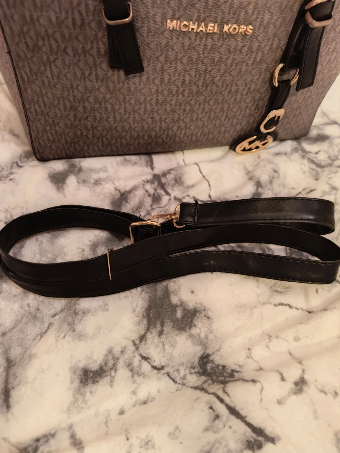 Brun handväska från Michael Kors - 1