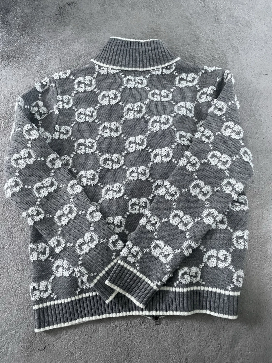 Grå stickad kofta från Gucci - 1