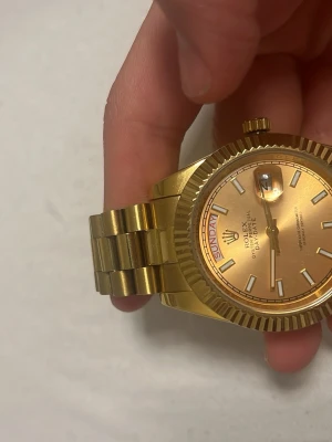 Klocka  - Fin klocka som uppgraderar din outfit till 10/10