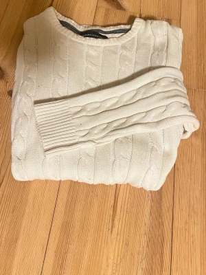 Vit kabelstickad tröja från Jack & Jones - Hör av dig vid frågor!