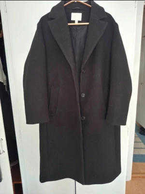 Kappa - Säljer denna superfina långa kappan. Den är rak i modellen, varm och skön! Bra skick!💓