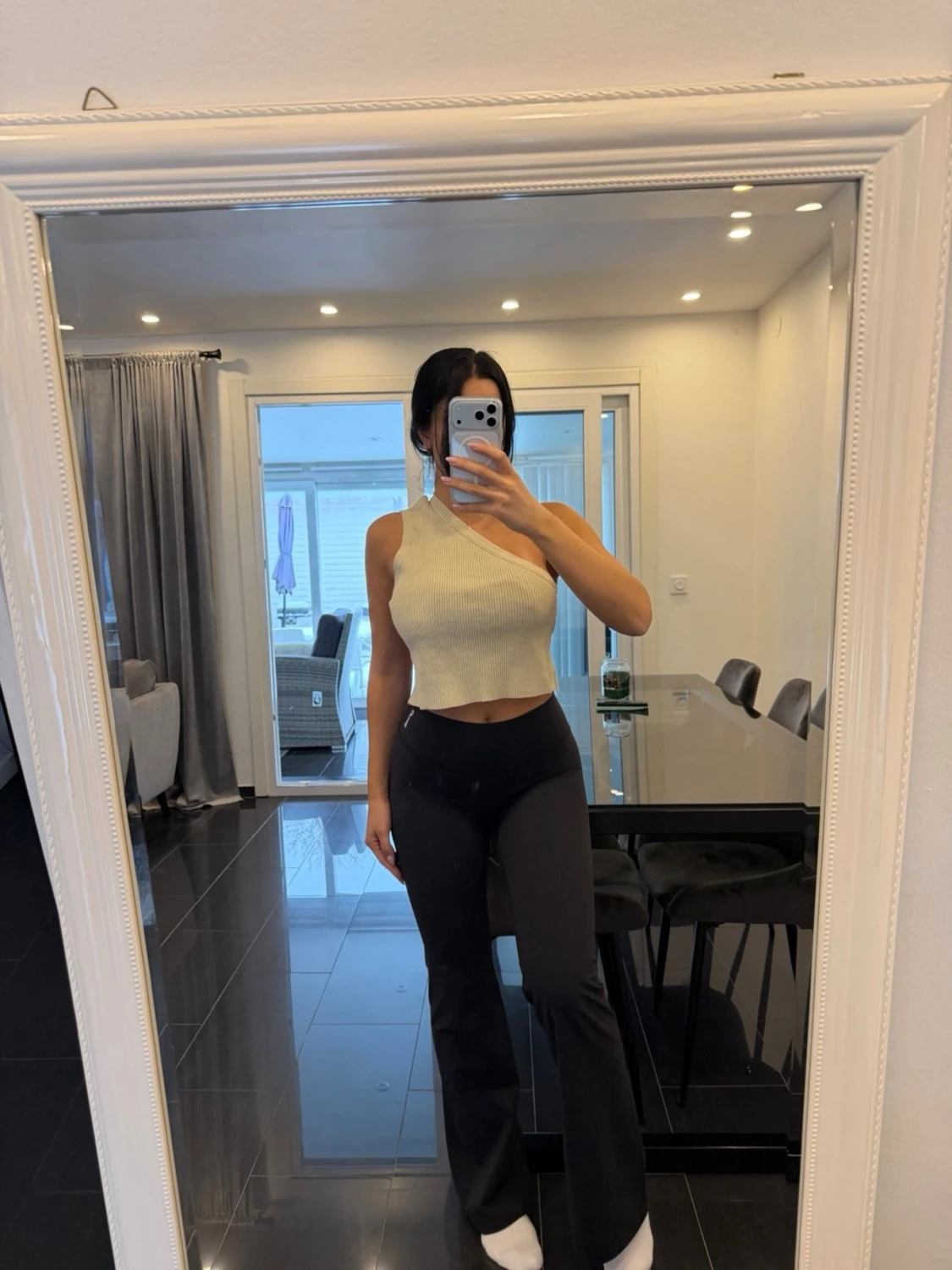 Beige omlott croppad linnetopp från Jacquemus  - 2