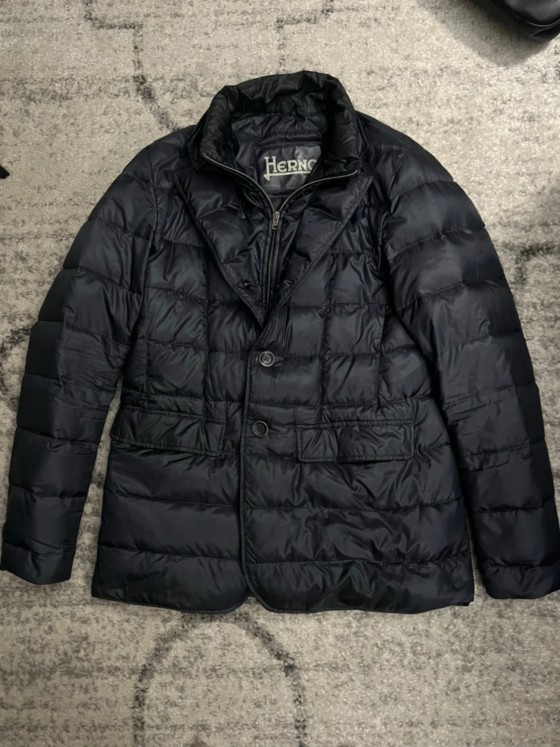 Marinblå dunjacka från Herno