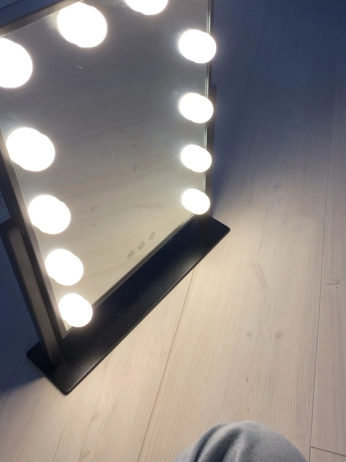 Svart sminkspegel med LED-belysning