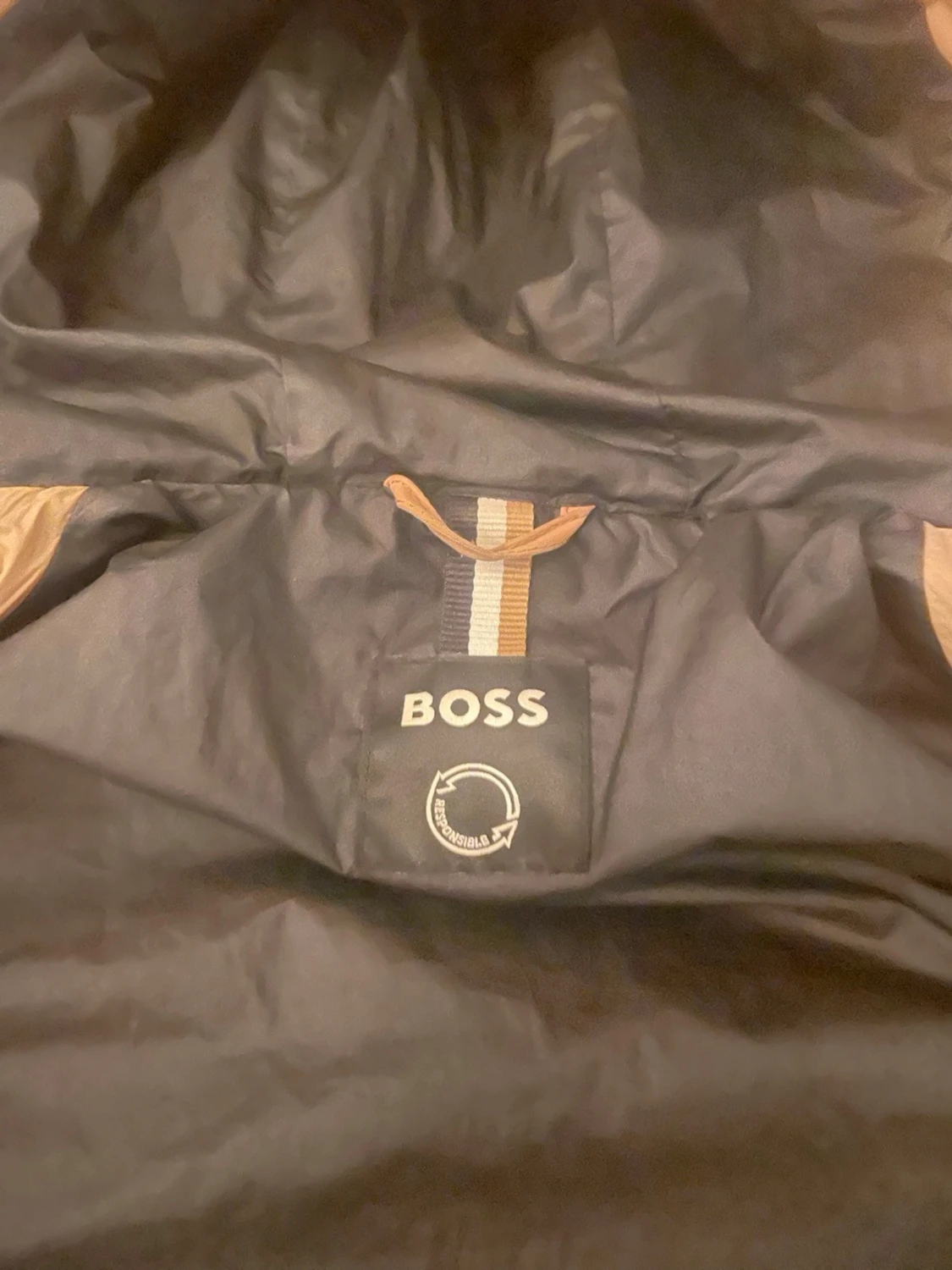 Beige pufferjacka från BOSS med luva - 5